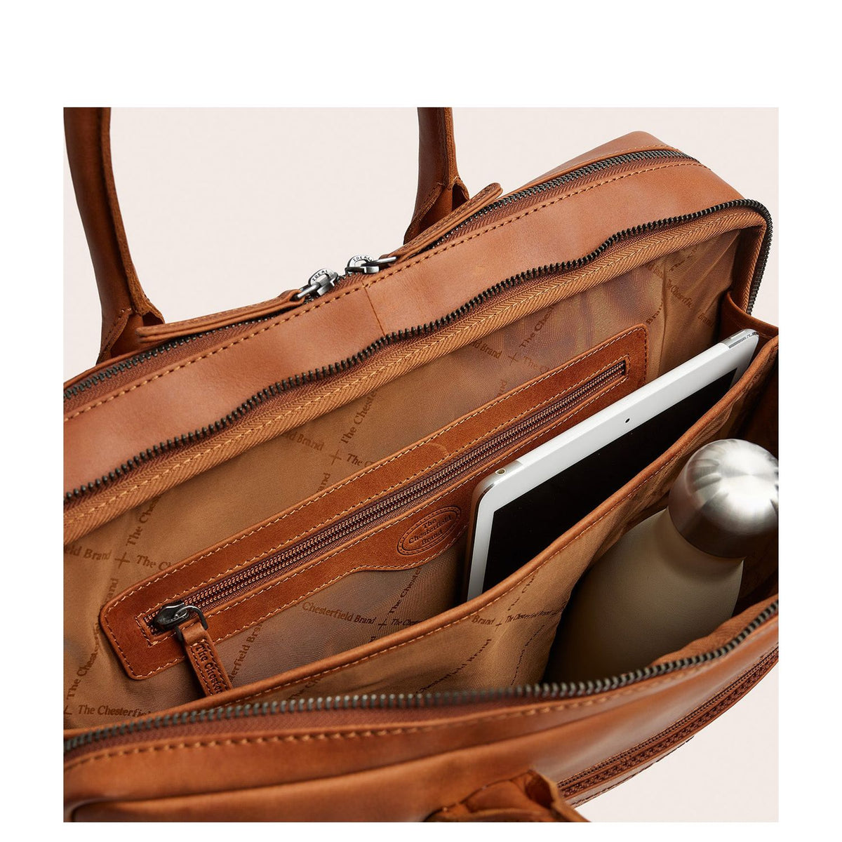 The Chesterfield Brand Tacama Laptop Schoudertas - 16" laptopvak - cognac