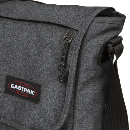 Eastpak Delegate + Umhängetasche aus schwarzem Denim