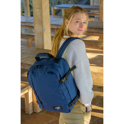 CabinZero Classic 28L Ultra Light Cabin Bag marineblaue Wochenendtasche