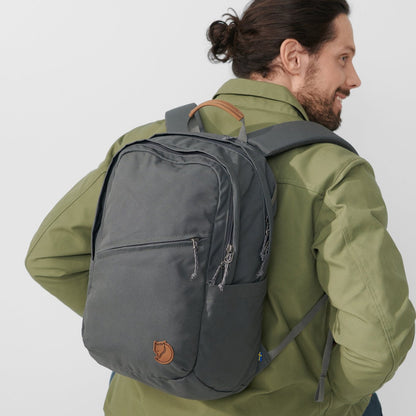 Fjallraven Raven 20 dunkelolivfarbener Rucksack
