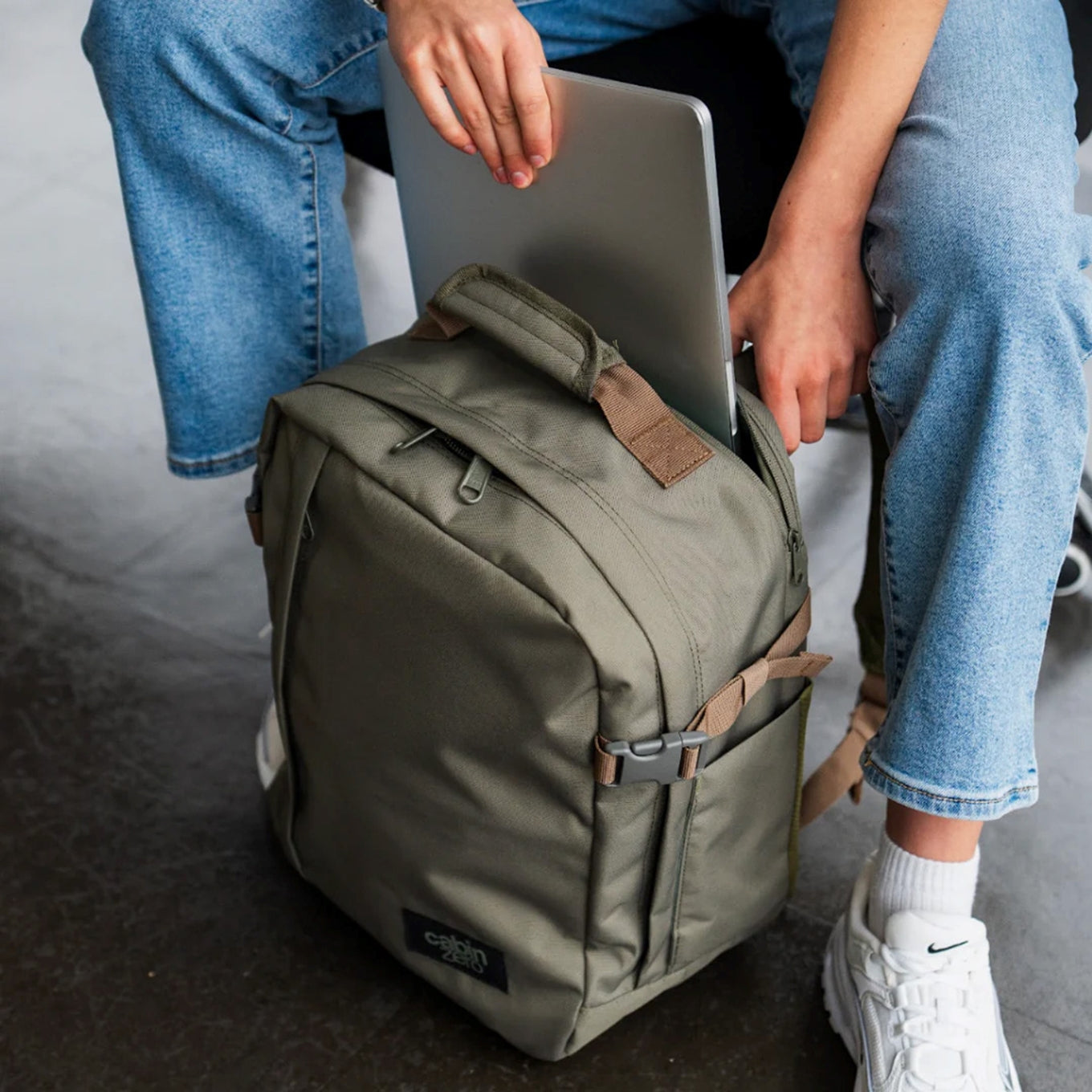 CabinZero Classic 28L Ultra Light Cabin Bag Tech georgian khaki