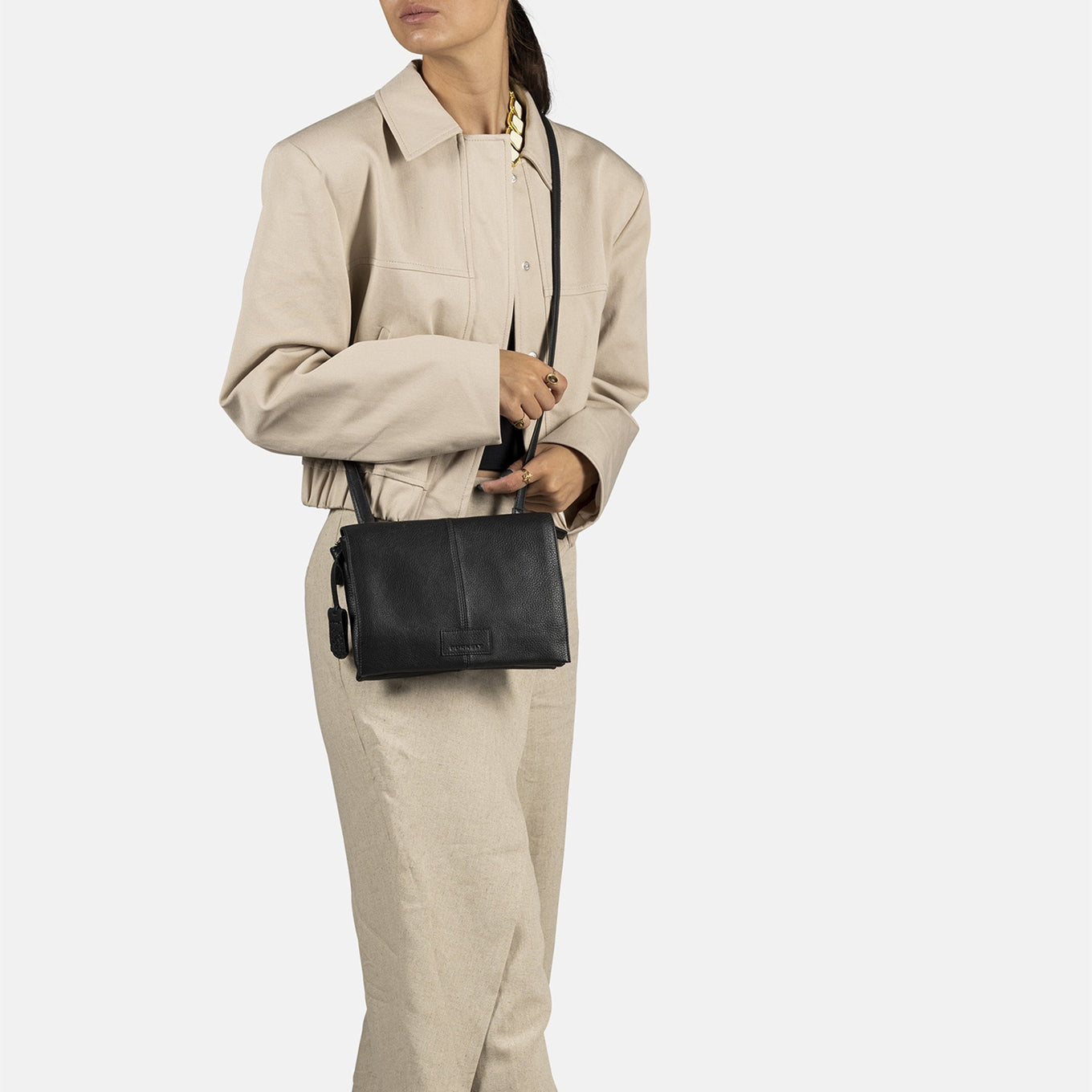 Burkely Soft Skylar Double Pocket Flap schwarze Damentasche