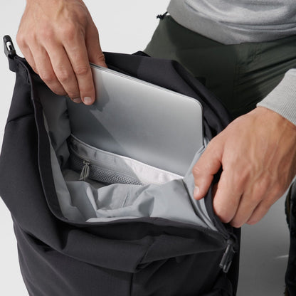 Fjallraven Ulvö Rolltop 30 schwarzer Rucksack