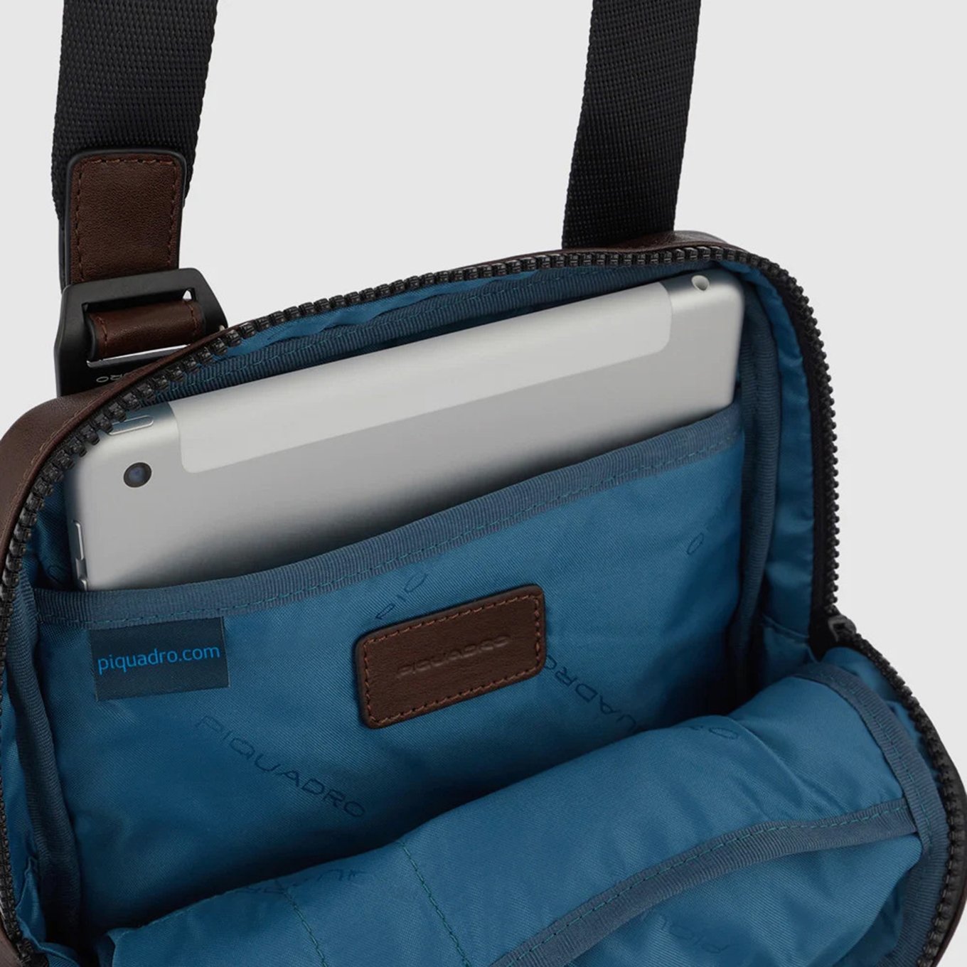 Piquadro Harper iPad Umhängetasche blau Herrentasche