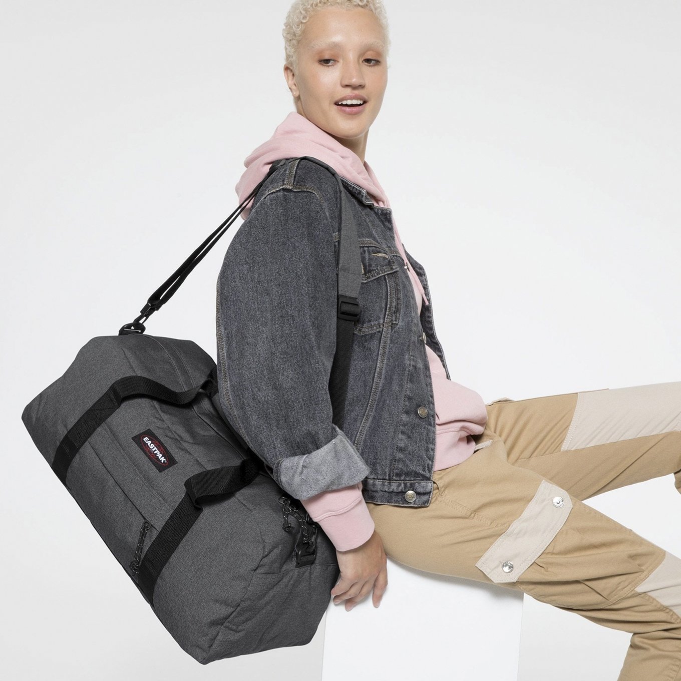 Eastpak Stand Weekend Bag + schwarze Denim Weekend Bag