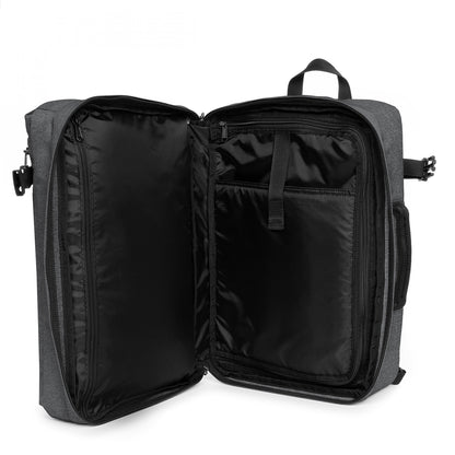 Eastpak Transit'r Pack Wochenendtasche aus schwarzem Denim