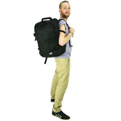CabinZero Classic 44L Ultra Light Cabin Bag absolut schwarze Wochenendtasche