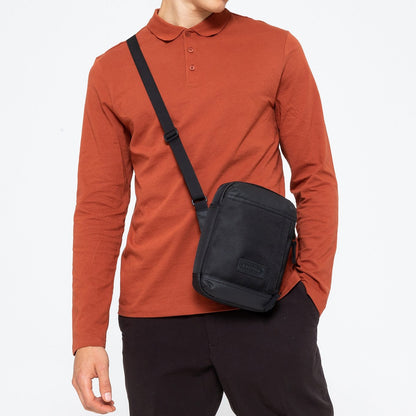 Eastpak The One Cnnct Cnnct Mantel Herrentasche