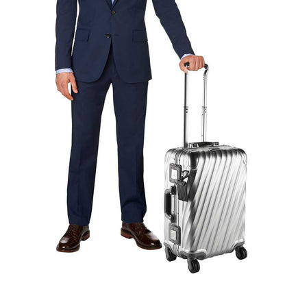 Tumi 19 Degree Aluminium International Carry-On Hartschalenkoffer in Silber